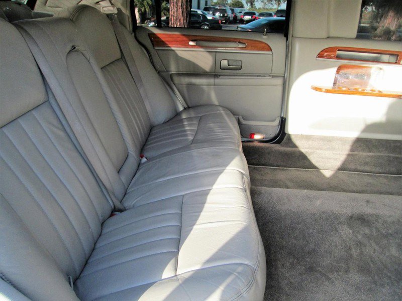 Used 2009 Lincoln Town Car Executive image 7
