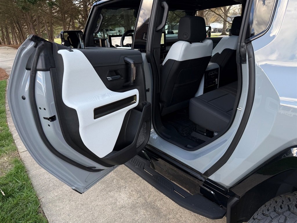 Used 2024 GMC Hummer EV 3X w/ LPO, Illumination Package image 61