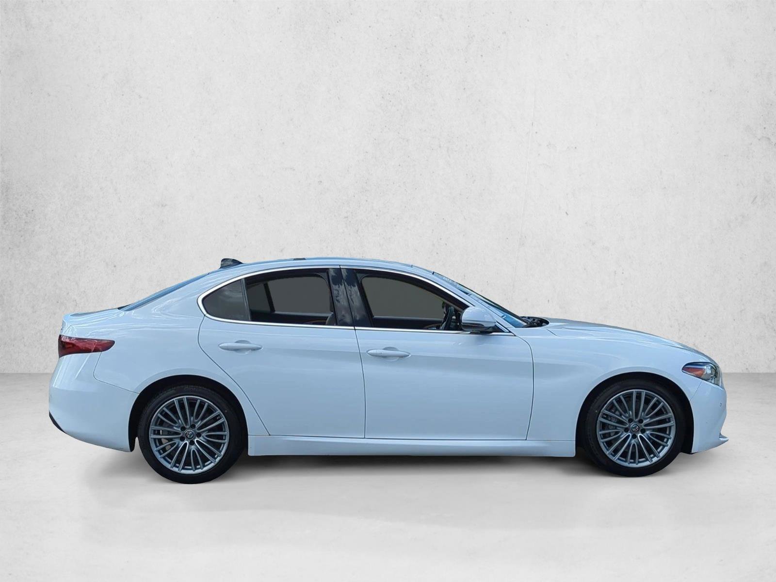 Used 2019 Alfa Romeo Giulia Ti w/ Quick Order Package 22Z Lusso RWD image 4