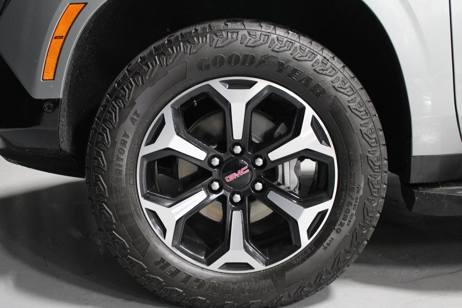 Used 2025 GMC Yukon XL AT4 w/ Premium Trailering Package image 11