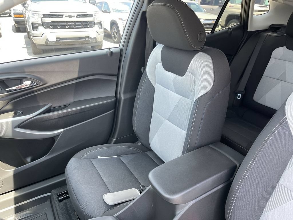 New 2026 Chevrolet Trax LS w/ LS Convenience Package FWD image 23
