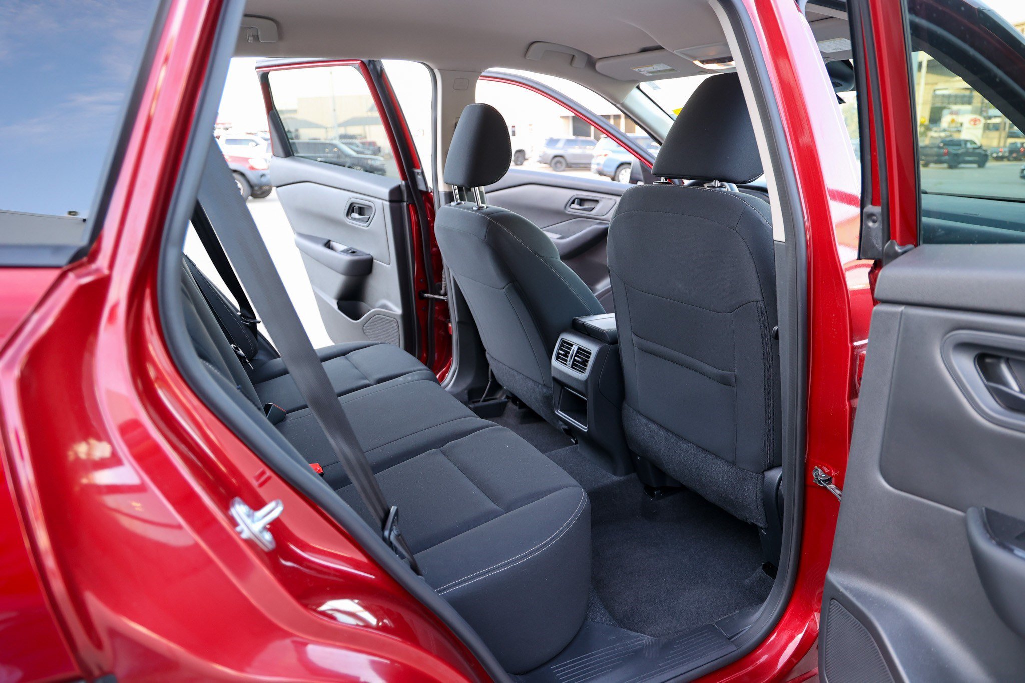 Used 2025 Nissan Rogue S AWD/4WD image 37