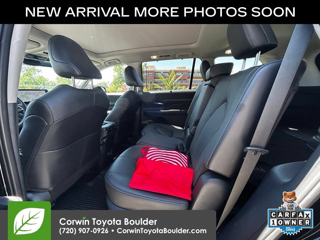 Used 2025 Toyota Grand Highlander AWD image 12