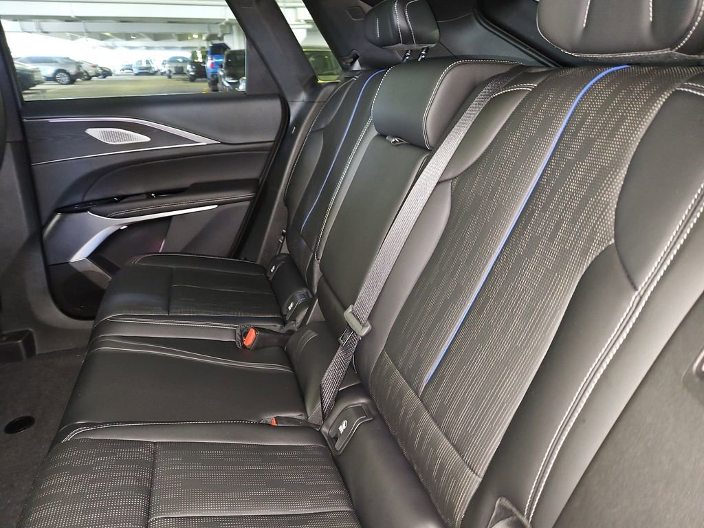 New 2026 Cadillac Lyriq V w/ LPO, Bronce Accent Package AWD/4WD image 20