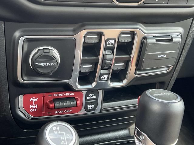 Used 2023 Jeep Gladiator Rubicon w/ Cold Weather Group AWD/4WD image 22