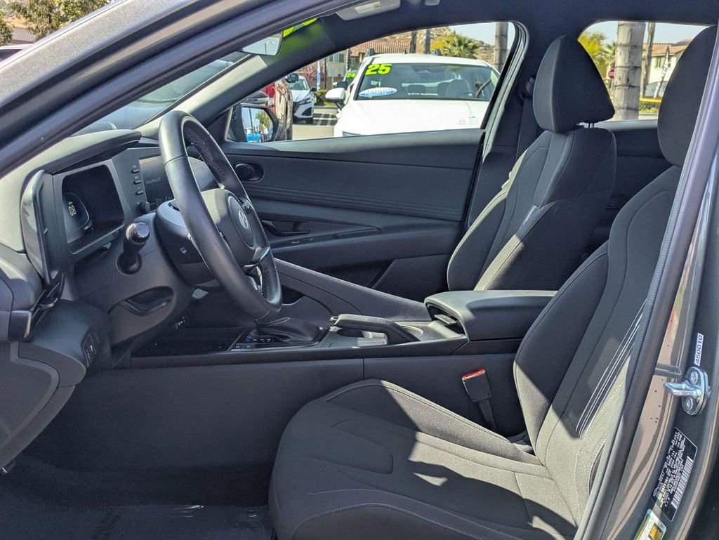 Certified 2025 Hyundai Elantra Sport image 14