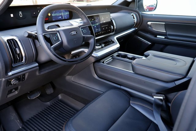 Used 2025 Ford Expedition Tremor image 3