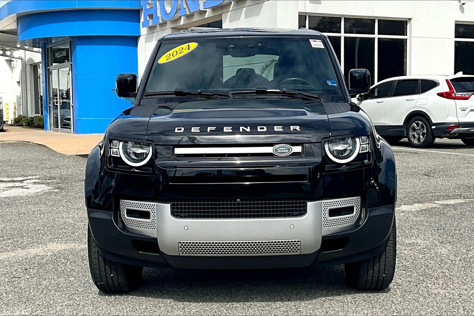 Used 2023 Land Rover Defender 110 S AWD/4WD image 3