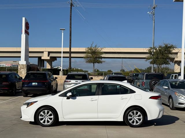 Used 2025 Toyota Corolla LE FWD image 5
