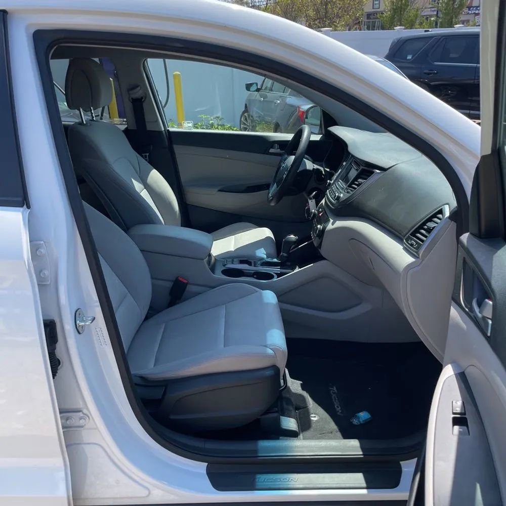Used 2018 Hyundai Tucson SE w/ Cargo Package AWD/4WD image 16