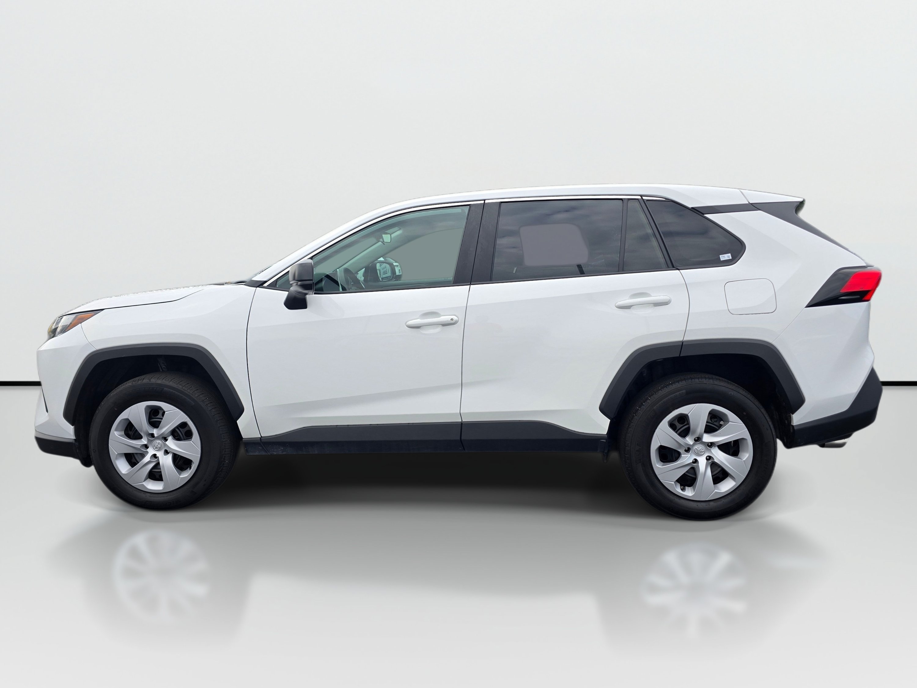 Used 2025 Toyota RAV4 LE AWD/4WD image 2