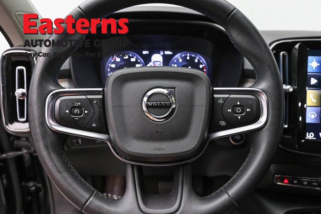 Used 2022 Volvo XC40 T5 Momentum AWD/4WD image 10