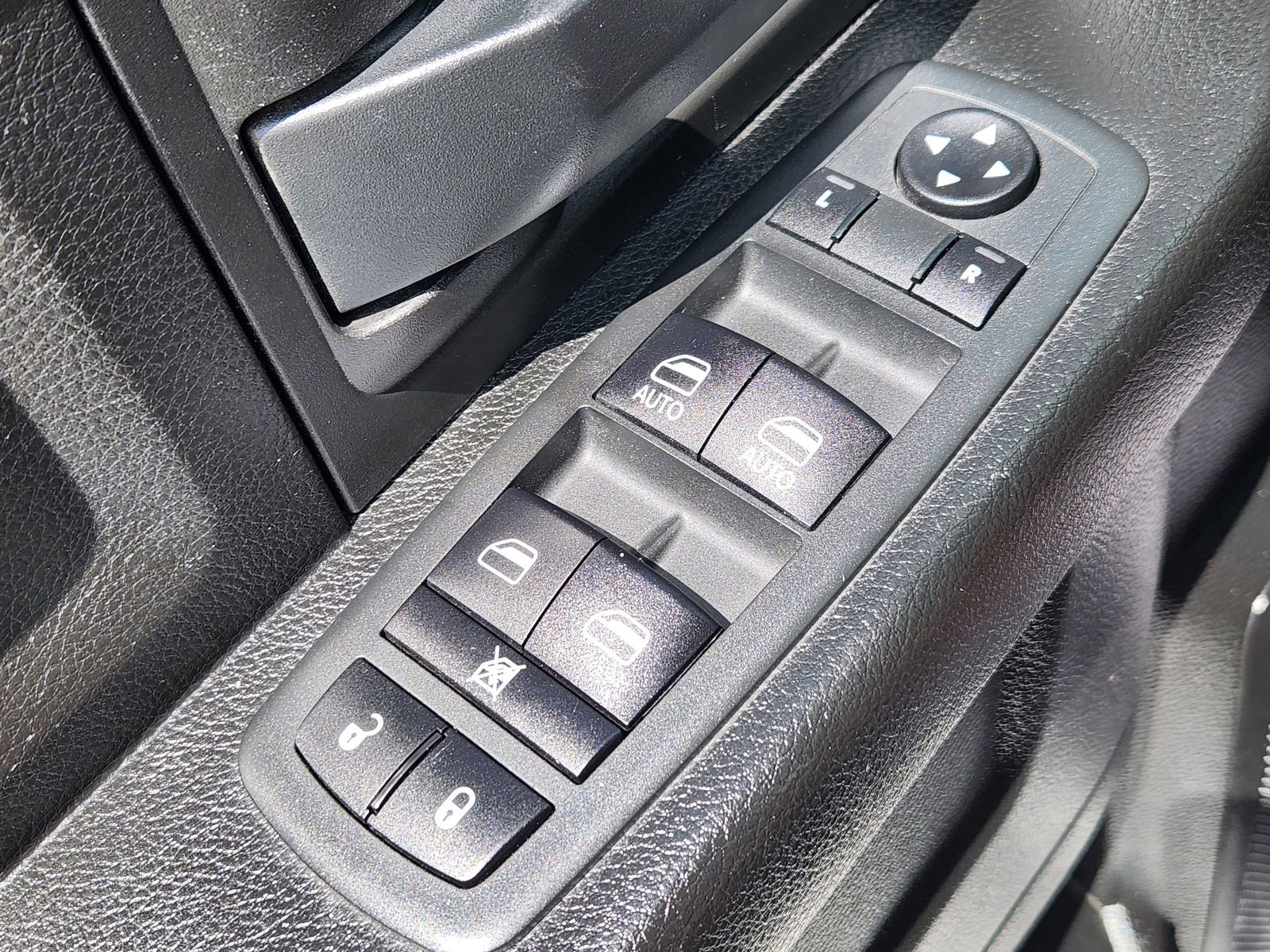 Used 2020 RAM 1500 Tradesman w/ Chrome Plus Package image 32