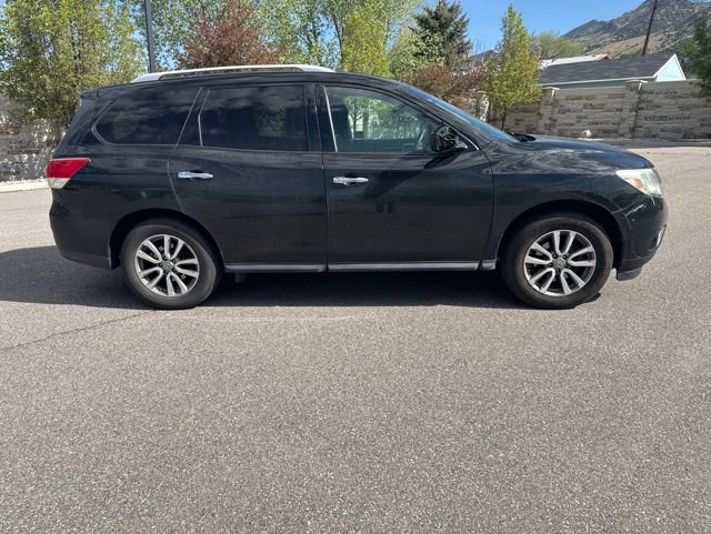 Used 2016 Nissan Pathfinder SV w/ Trailer Tow Package AWD/4WD image 8
