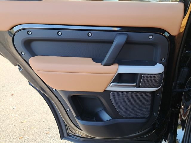 Used 2024 Land Rover Defender 110 S image 13