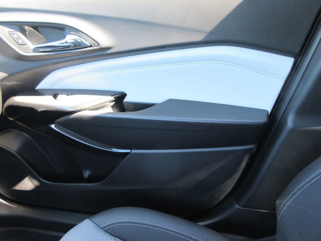 New 2026 Chevrolet Trax LT w/ LPO, Blackout Package FWD image 31