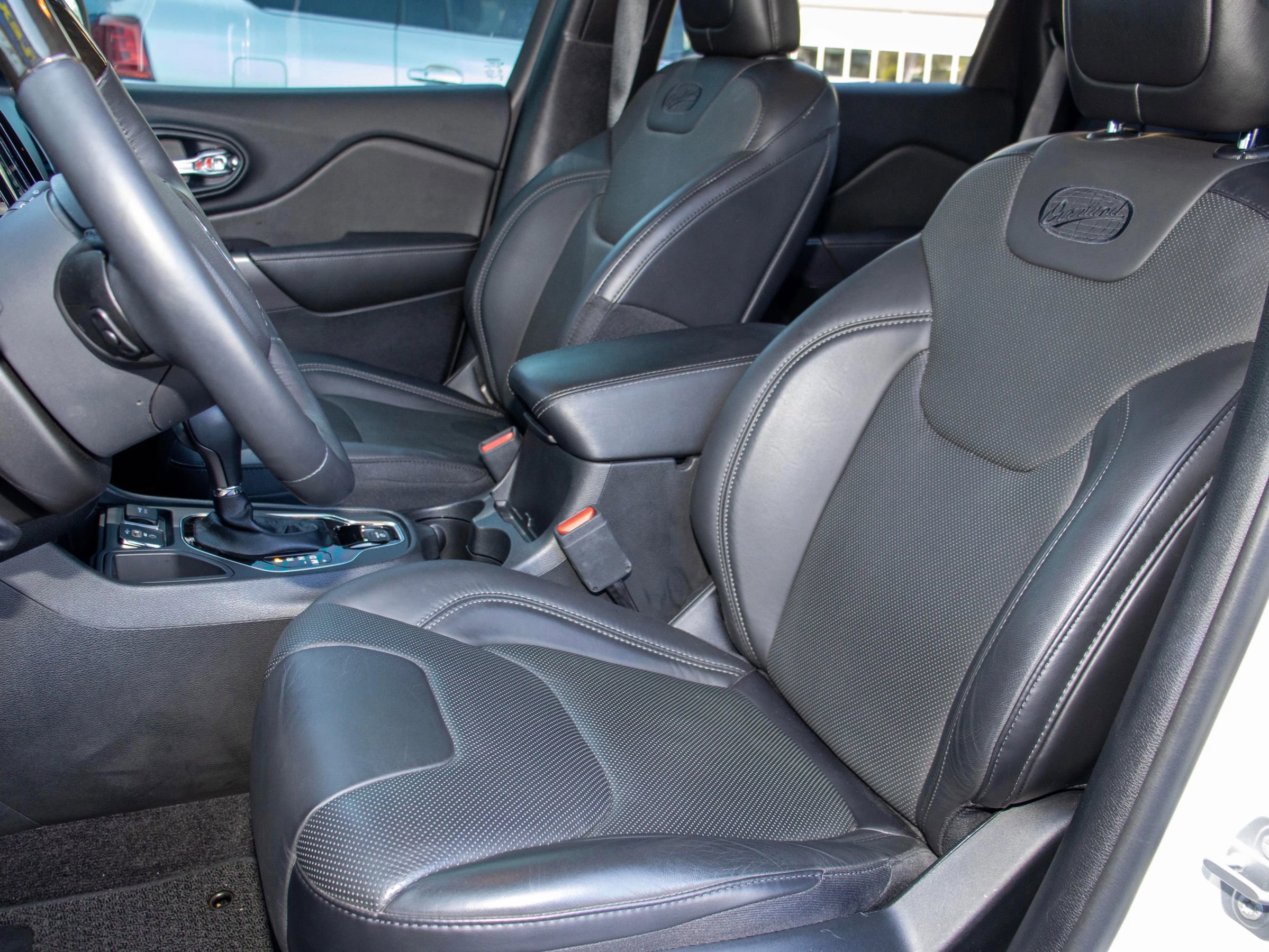 Used 2019 Jeep Cherokee Overland w/ Trailer Tow Group image 11