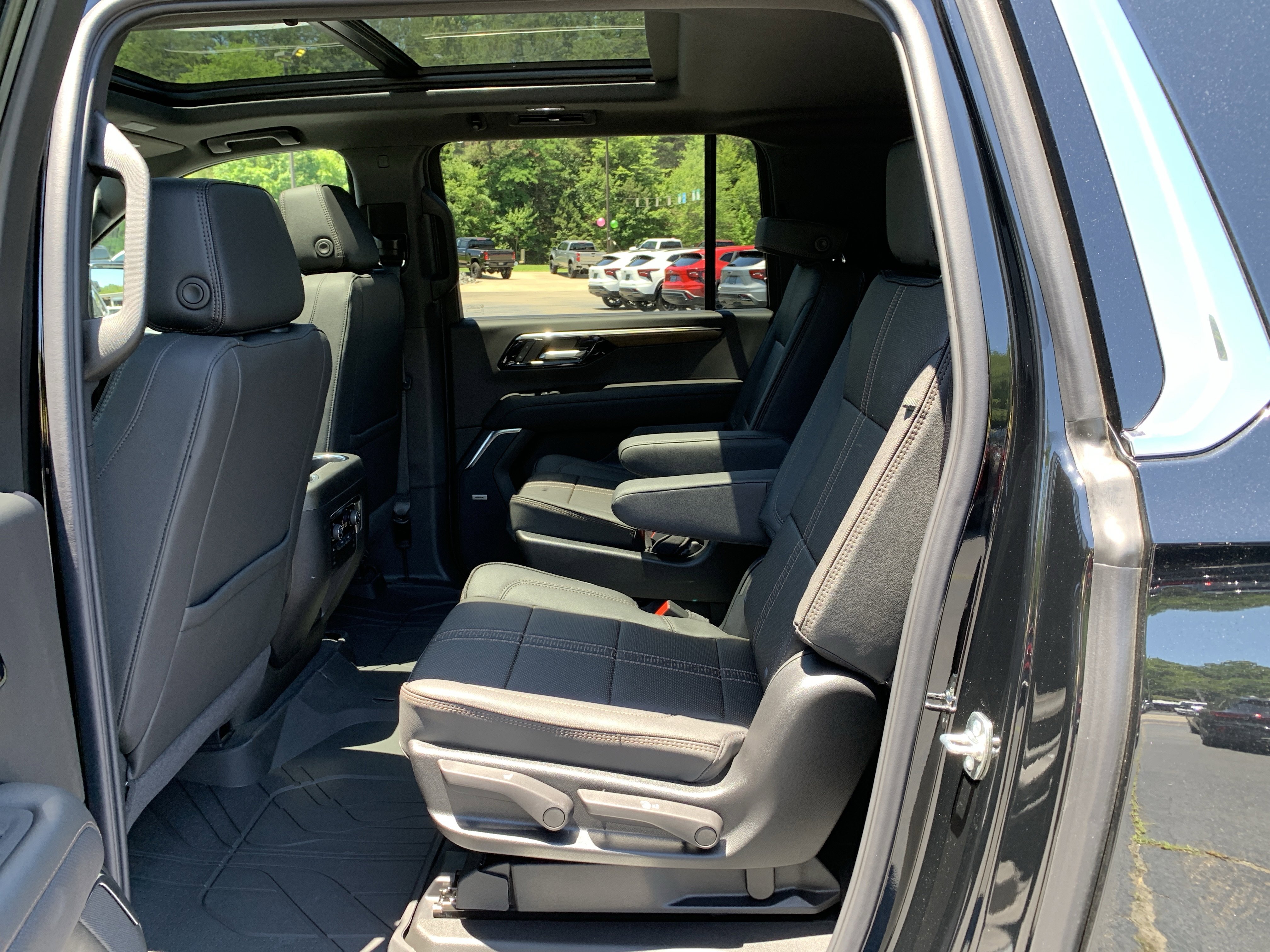 New 2026 Chevrolet Suburban High Country AWD/4WD image 22