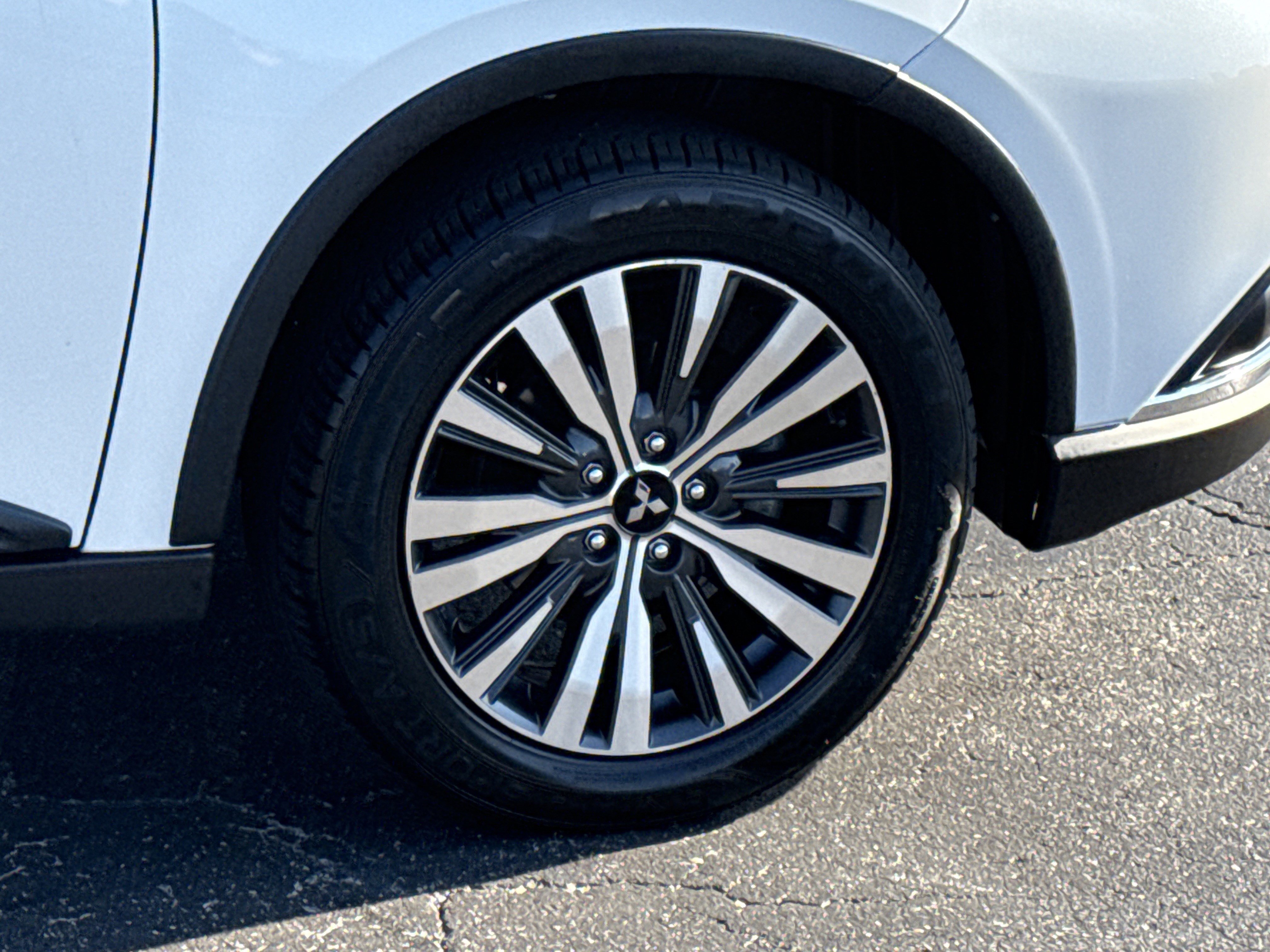 Used 2020 Mitsubishi Outlander AWD image 5