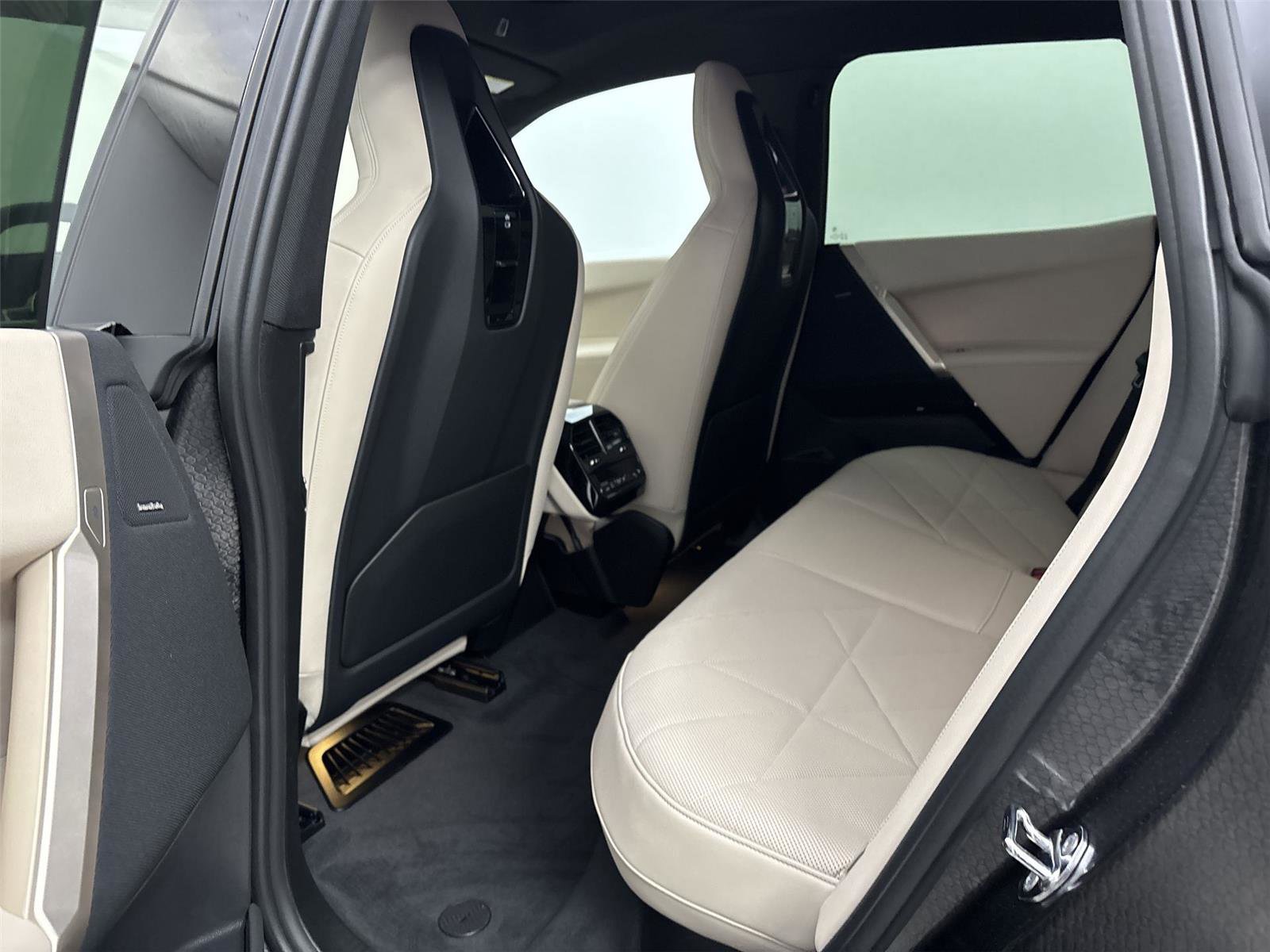 New 2026 BMW iX xDrive45 w/ Executive Package image 29