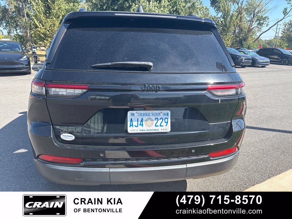 Used 2023 Jeep Grand Cherokee Altitude AWD/4WD image 7