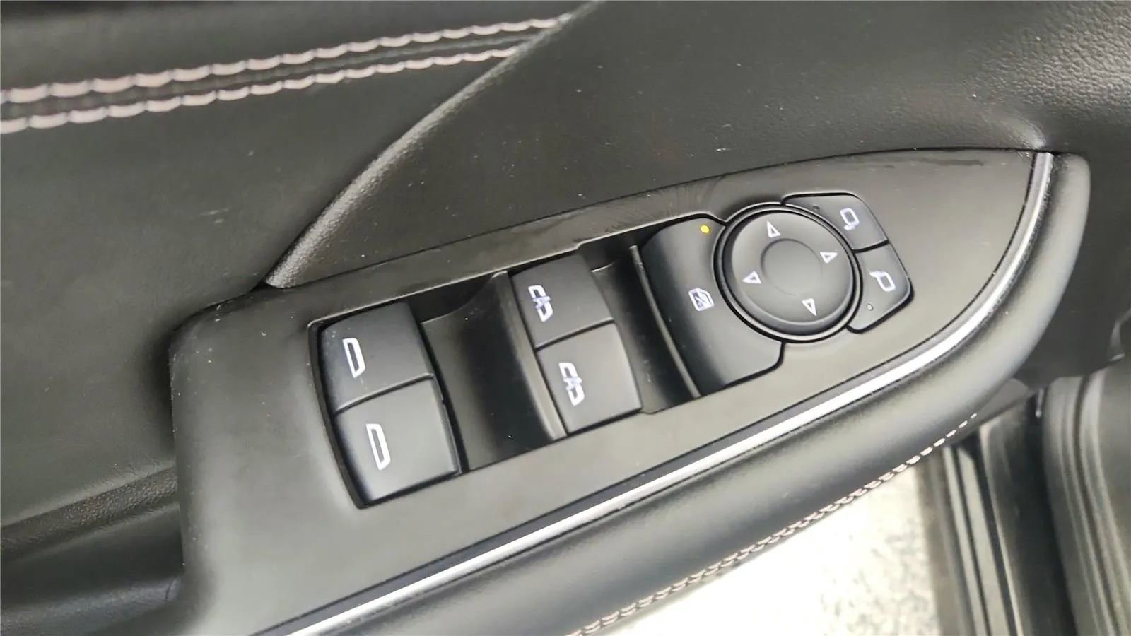 Used 2023 Buick Envision Preferred image 31