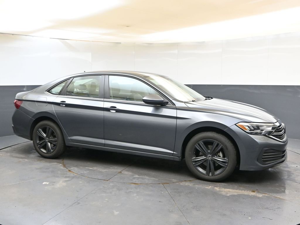 Used 2023 Volkswagen Jetta SE w/ Black Wheel Package image 7