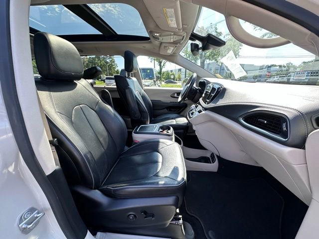 Used 2020 Chrysler Pacifica Limited w/ Advanced Safetytec Group FWD image 28