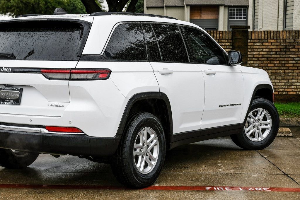 Used 2023 Jeep Grand Cherokee Laredo w/ Luxury Tech Group I image 18