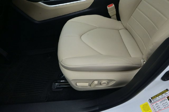 Used 2024 Toyota Highlander XLE AWD/4WD image 13