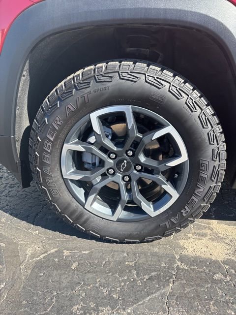 Used 2026 Chevrolet Equinox ACTIV image 9