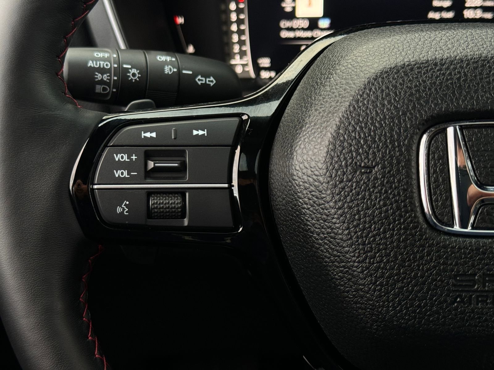 Certified 2025 Honda Pilot Black Edition image 36