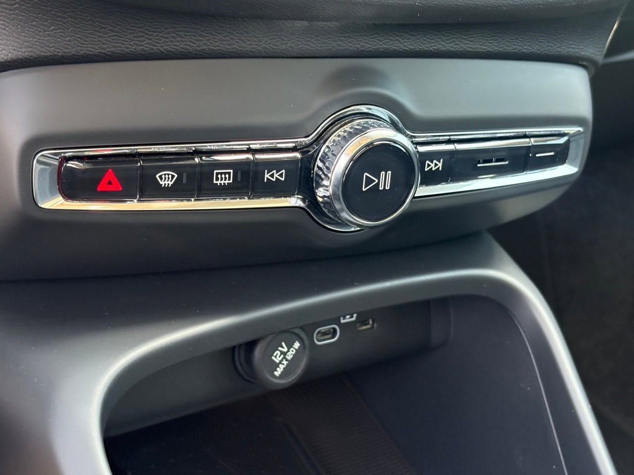 New 2026 Volvo XC40 B4 Core w/ Protection Package Premier image 14