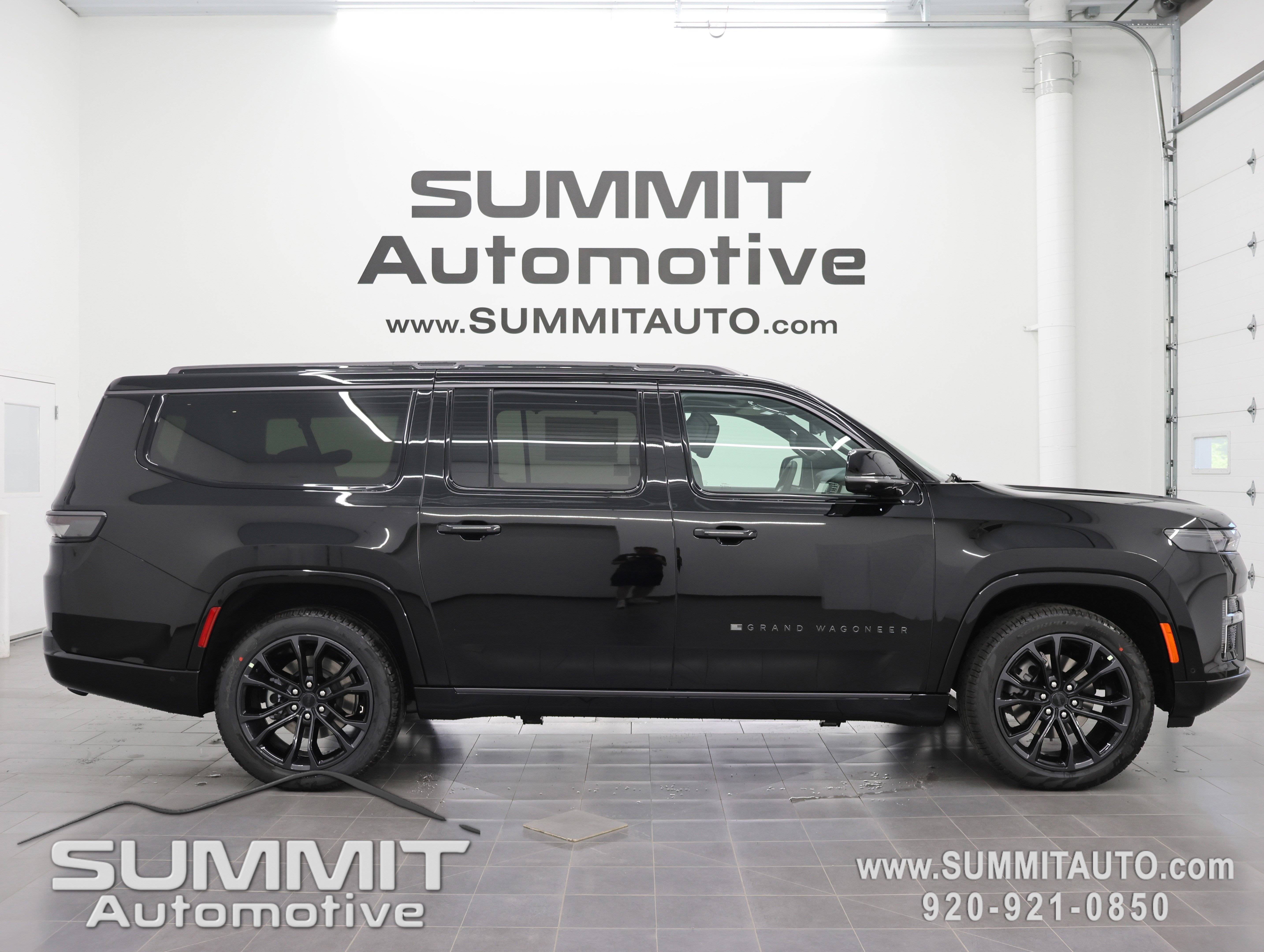 New 2026 Jeep Grand Wagoneer L Summit AWD/4WD image 1
