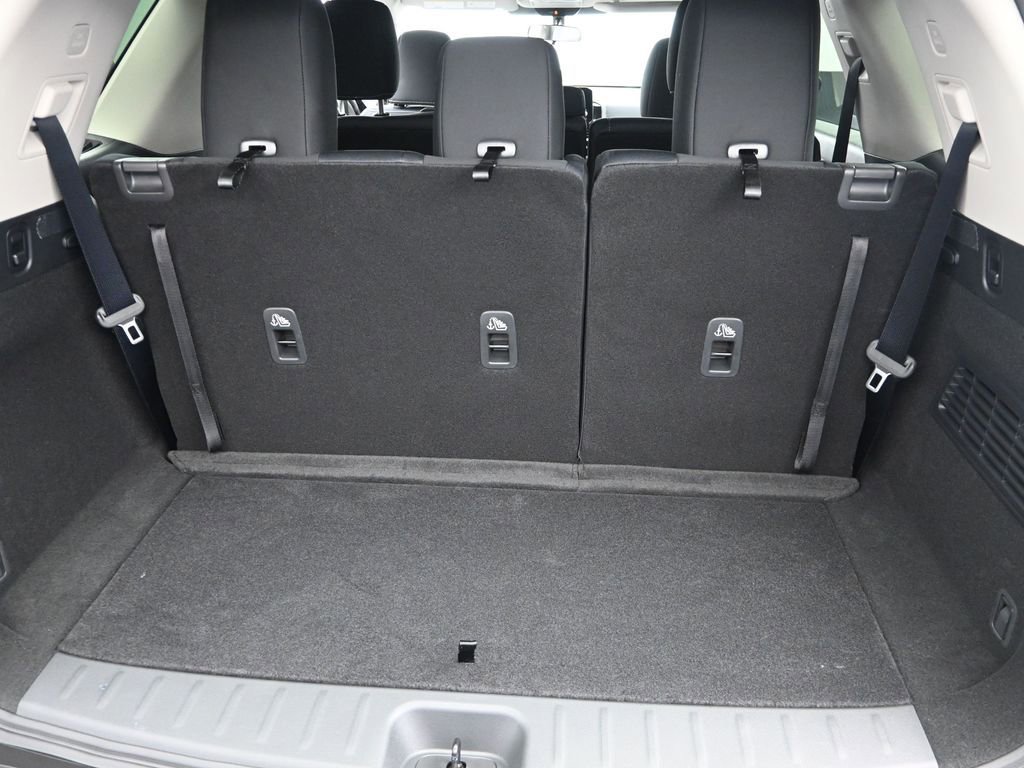 Used 2025 Nissan Pathfinder SV image 11