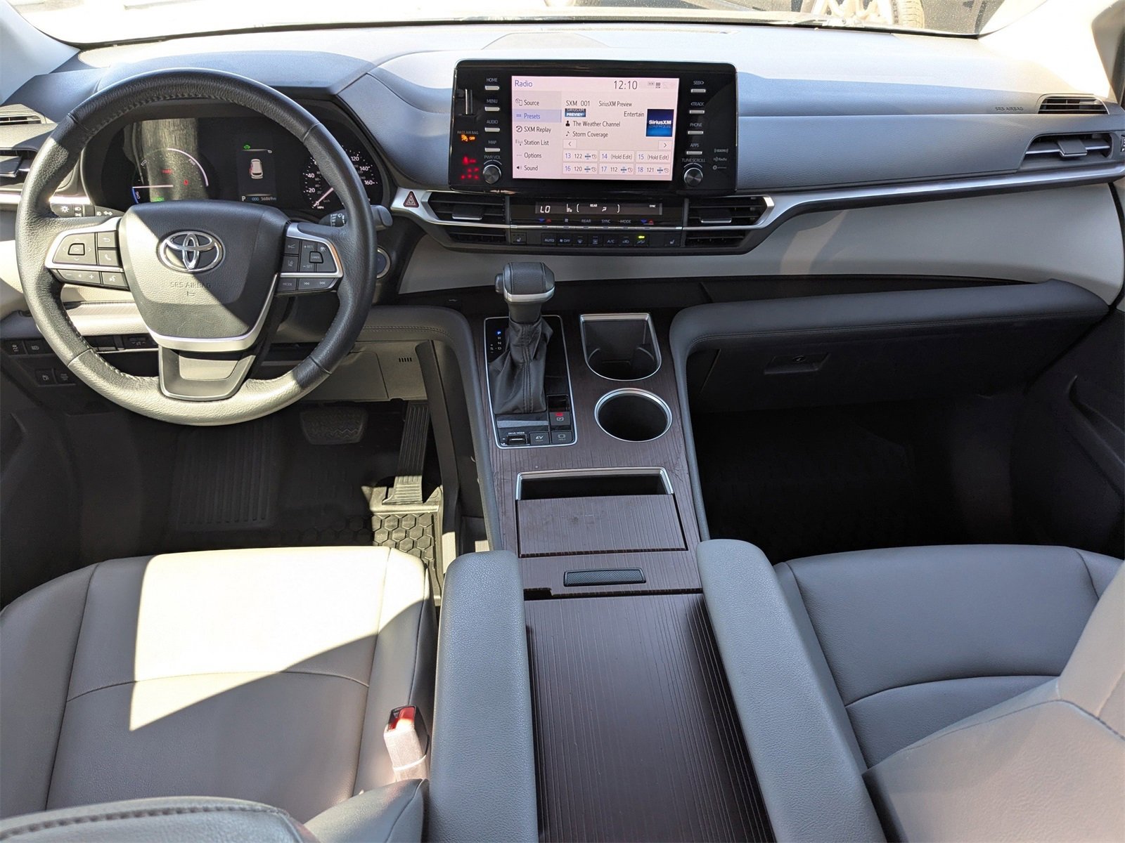 Used 2022 Toyota Sienna XLE image 16