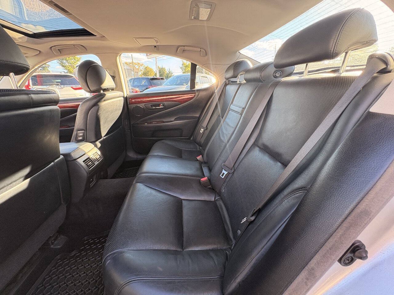 Used 2012 Lexus LS 460 AWD w/ Comfort Pkg image 17
