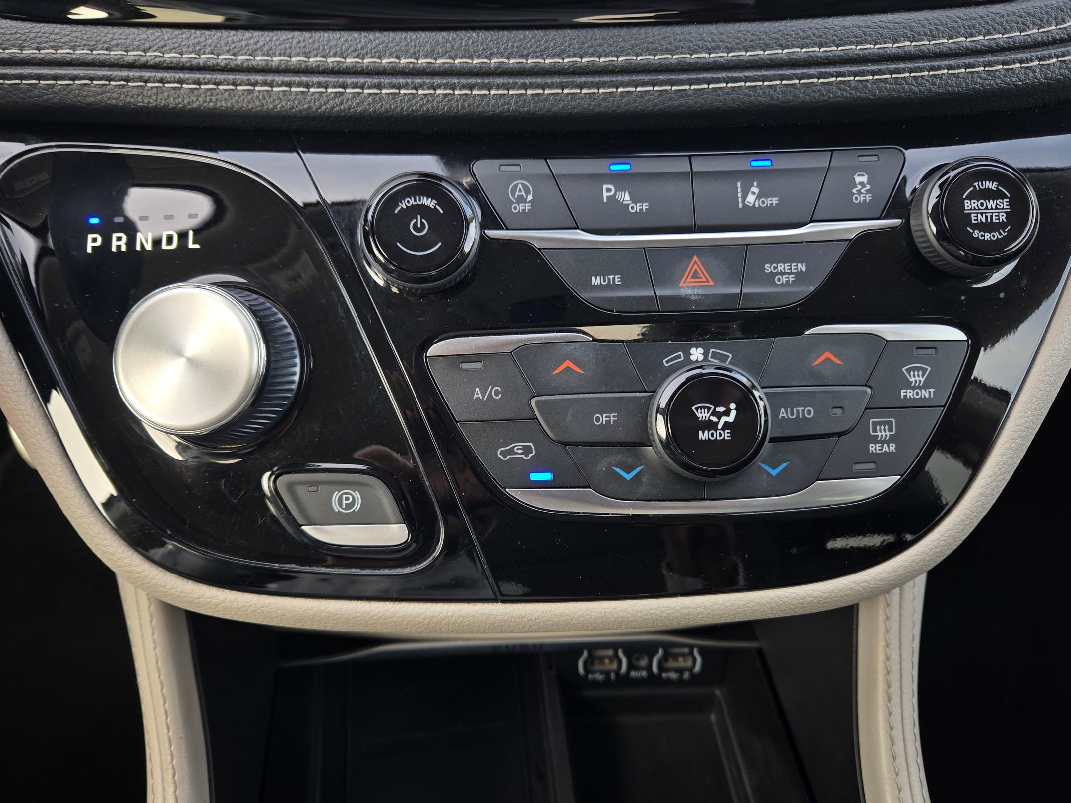 Used 2023 Chrysler Pacifica Limited image 28