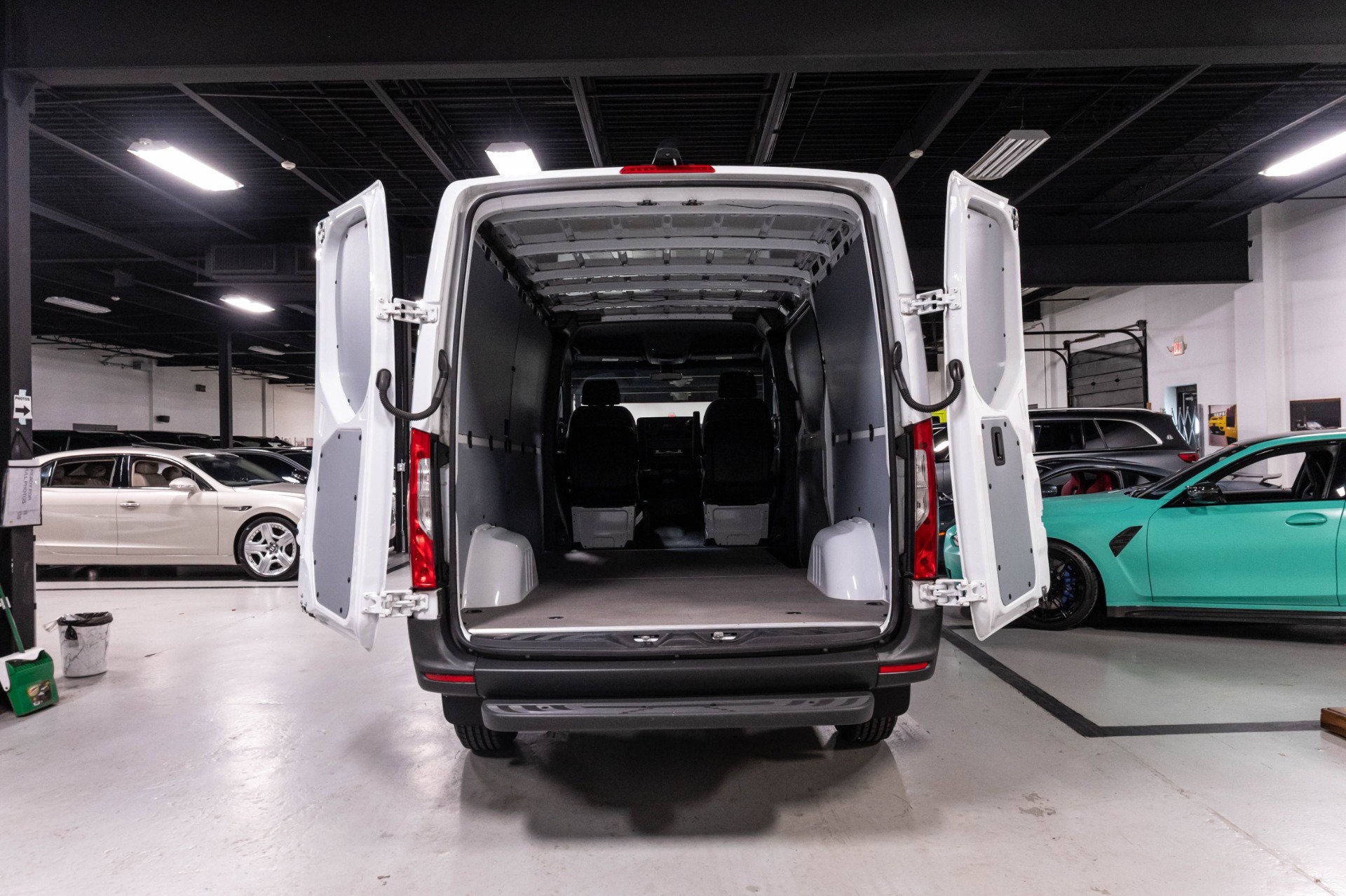 Used 2021 Mercedes-Benz Sprinter 2500 w/ Driver Convenience Package image 34