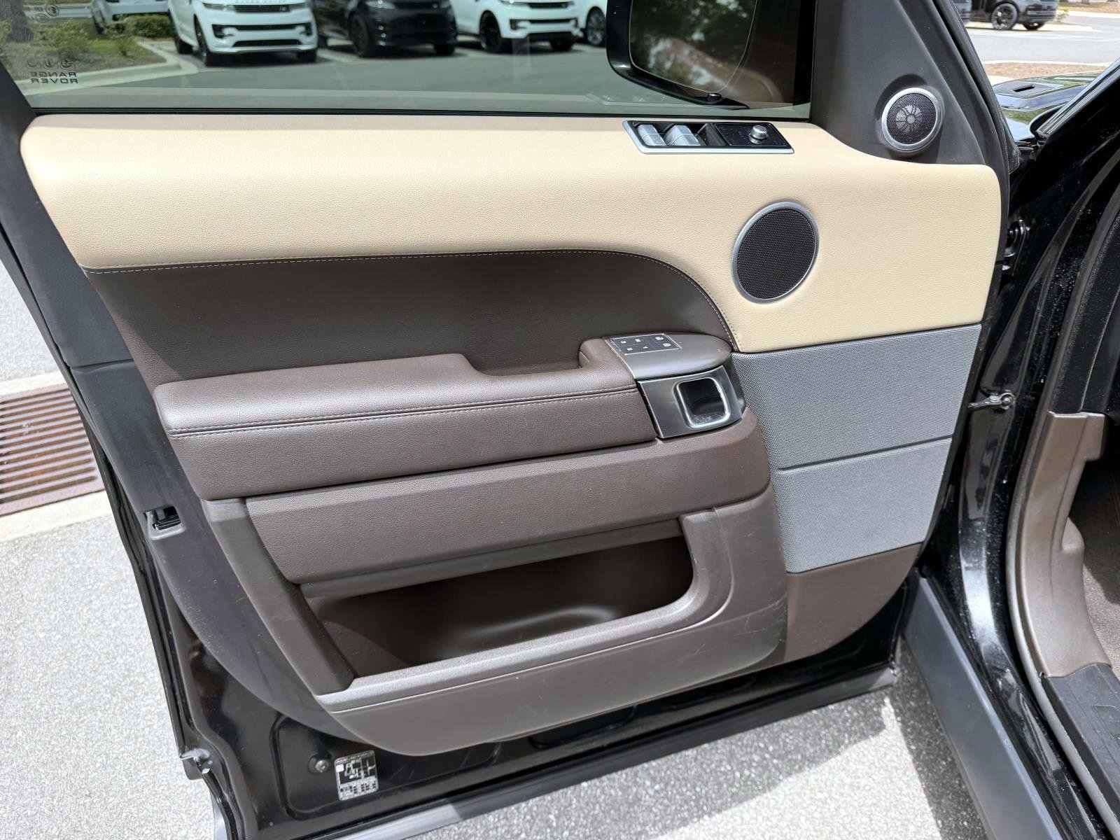 Used 2022 Land Rover Range Rover Sport SE image 18