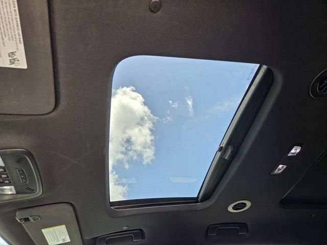 Used 2023 Chevrolet Traverse High Country FWD image 23
