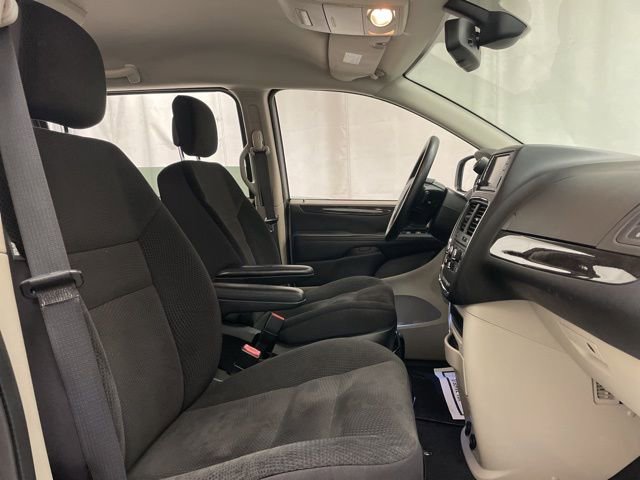 Used 2018 Dodge Grand Caravan SE w/ UConnect Hands-Free Group image 9