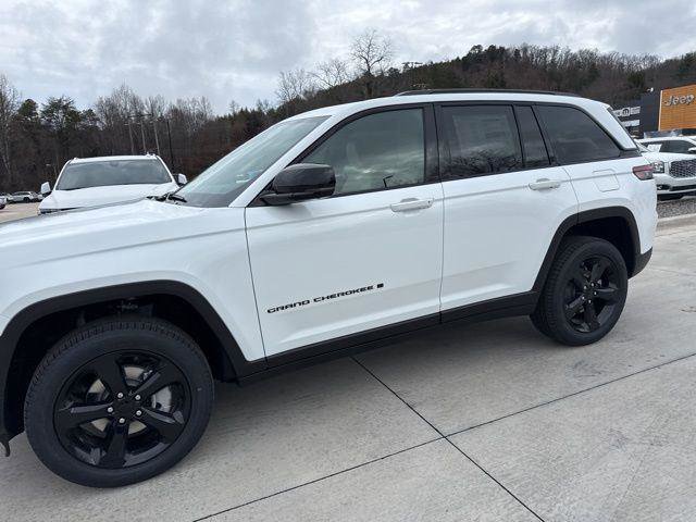New 2025 Jeep Grand Cherokee Limited w/ Luxury Tech Group II image 11