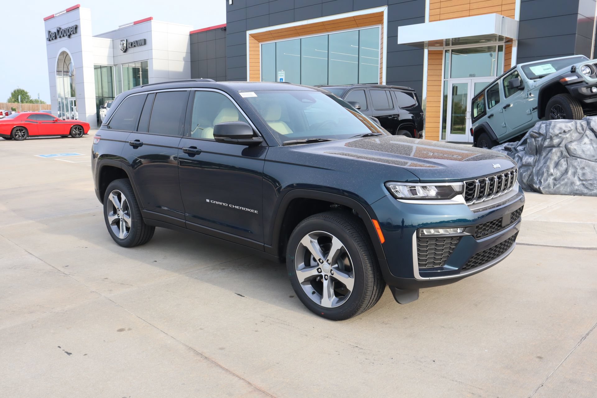 New 2026 Jeep Grand Cherokee Limited