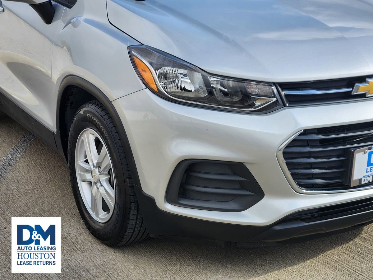 Used 2022 Chevrolet Trax LS w/ Tint and Cruise Package image 11