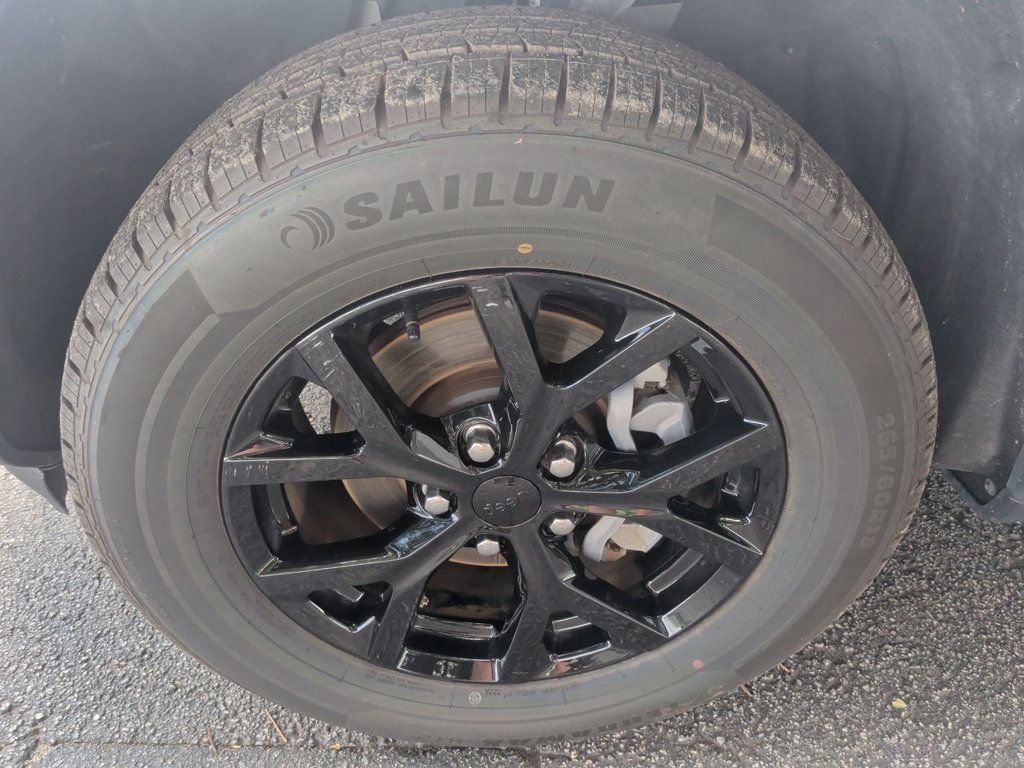 Used 2024 Jeep Grand Cherokee Altitude AWD/4WD image 10