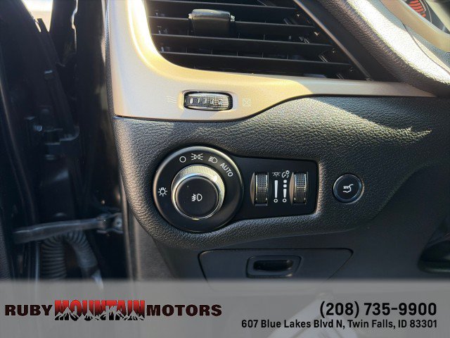 Used 2018 Jeep Cherokee Limited AWD/4WD image 11