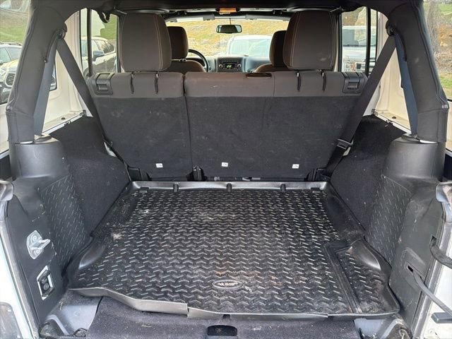 Used 2017 Jeep Wrangler Unlimited Sahara w/ Connectivity Group image 9