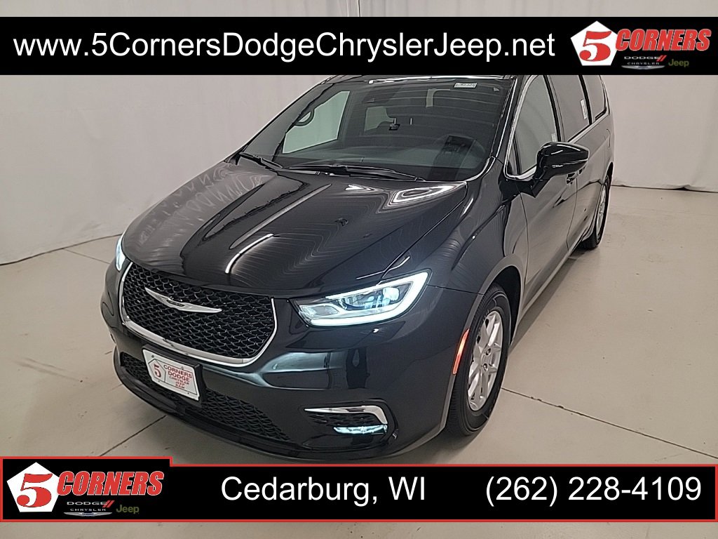 New 2025 Chrysler Pacifica Select