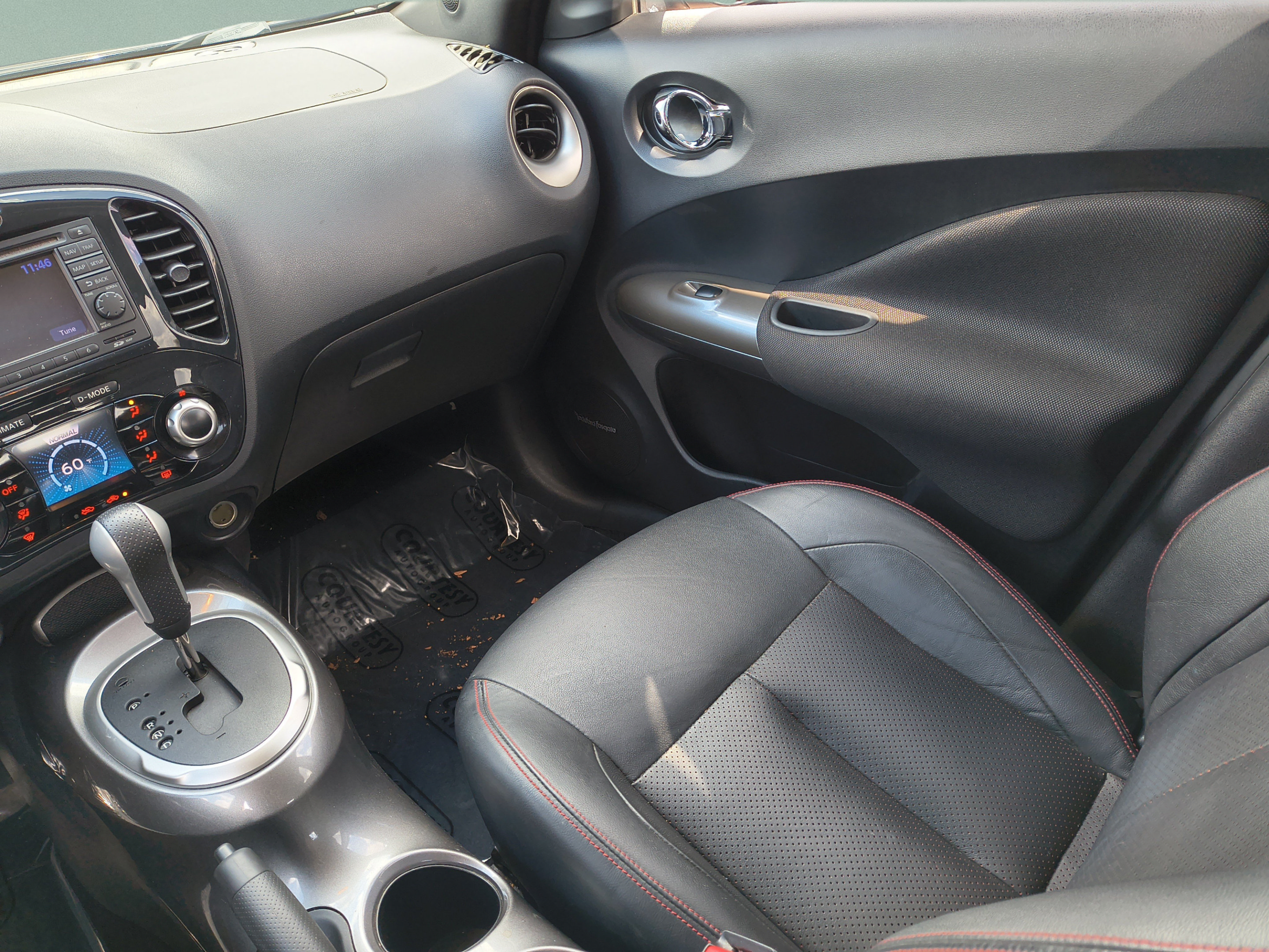 Used 2014 Nissan Juke SL FWD image 12
